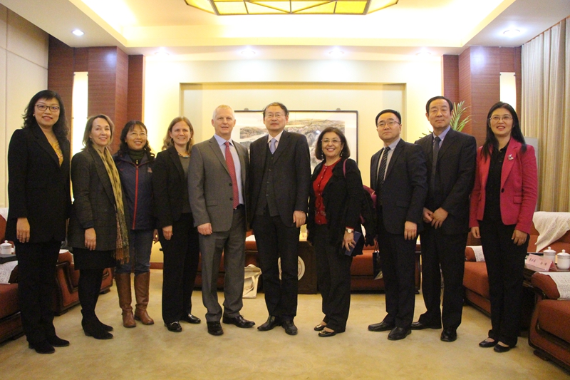 交流合作一:与司机社
美国亚利桑那大学孔子学院和北佛罗里达大学孔子学院加强交流 (4).JPG