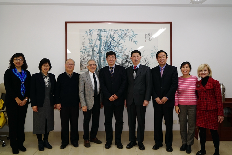 交流合作一:与司机社
美国亚利桑那大学孔子学院和北佛罗里达大学孔子学院加强交流 (2).JPG